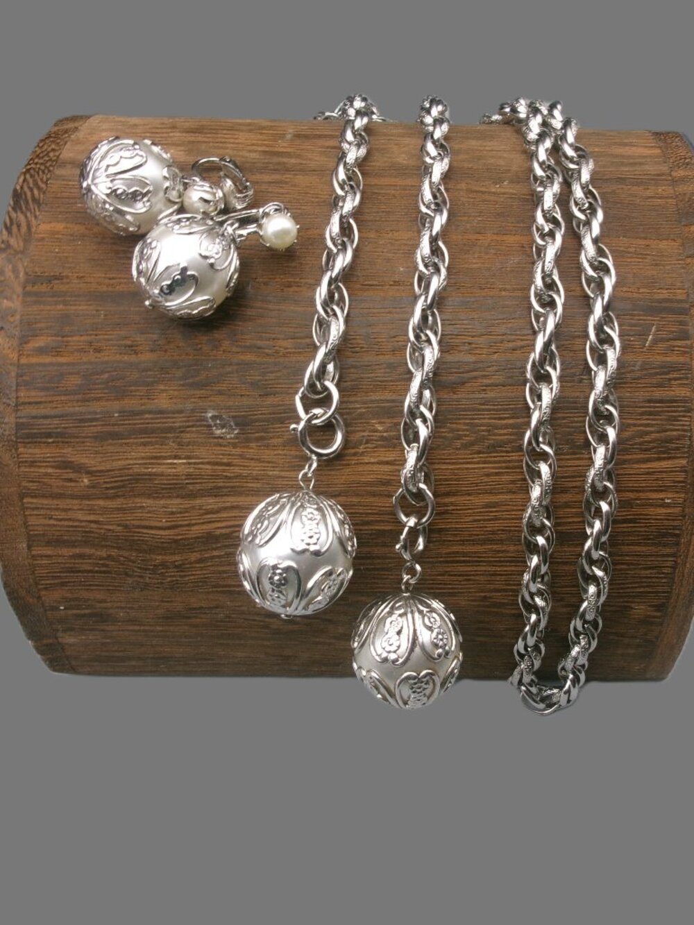 Sarah Coventry Chain Ability Lariat Necklace/Belt & Earrings Set, Faux Pearls Vt